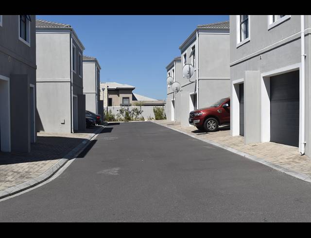 3 BEDROOM DUPLEX SOLD IN PARKLANDS NORTH